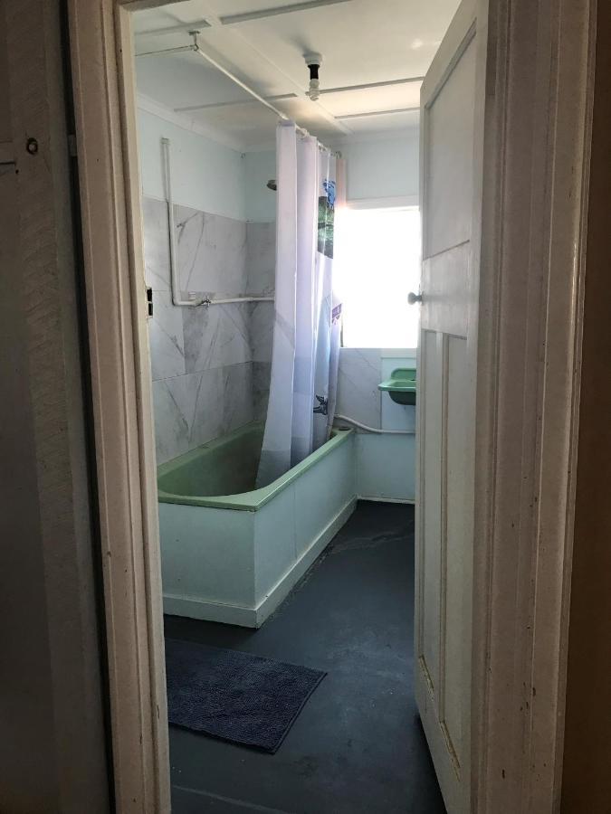 Australian Hotel Winton Budget Hotel Accommodation エクステリア 写真