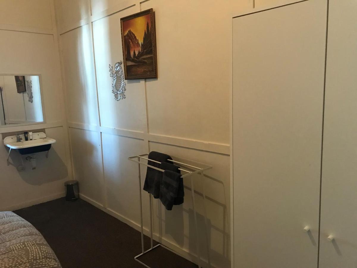 Australian Hotel Winton Budget Hotel Accommodation エクステリア 写真
