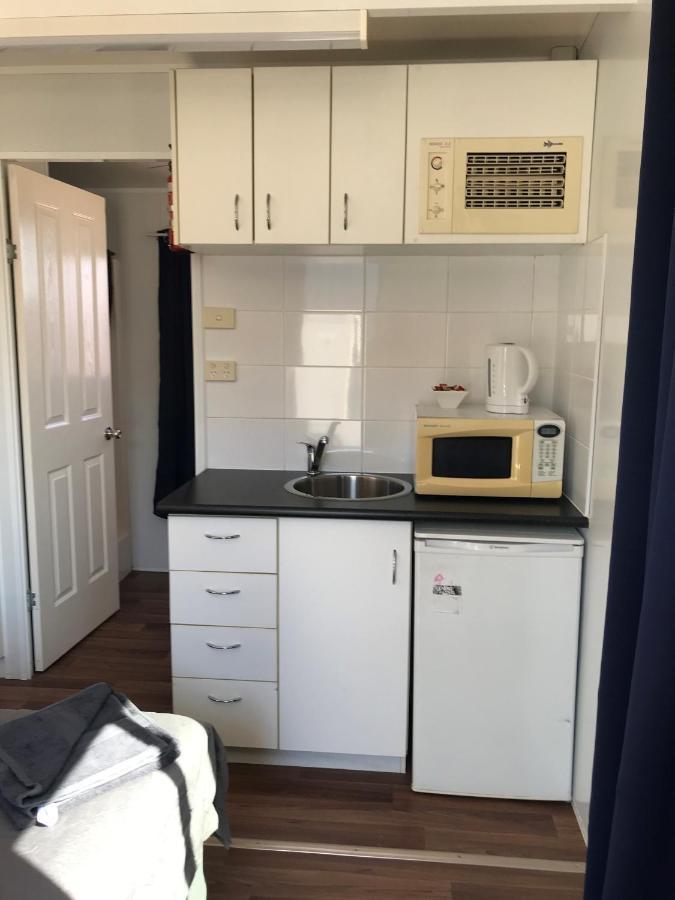 Australian Hotel Winton Budget Hotel Accommodation エクステリア 写真