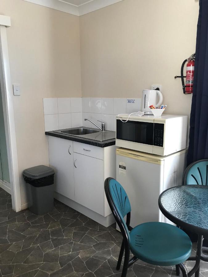 Australian Hotel Winton Budget Hotel Accommodation エクステリア 写真