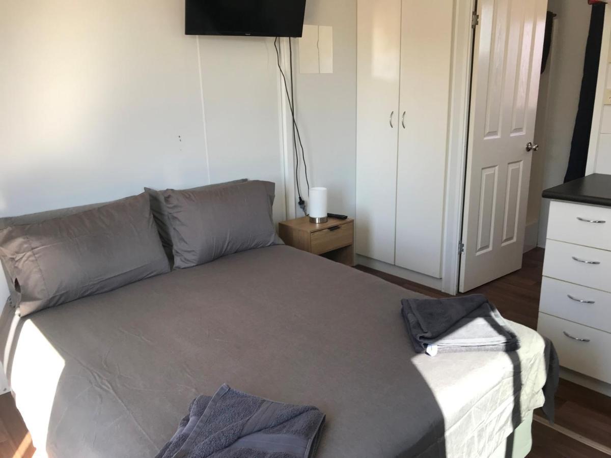 Australian Hotel Winton Budget Hotel Accommodation エクステリア 写真