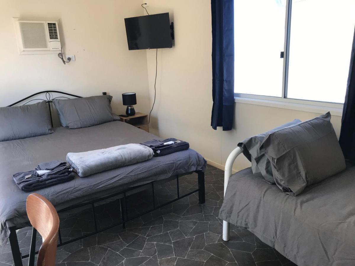 Australian Hotel Winton Budget Hotel Accommodation エクステリア 写真