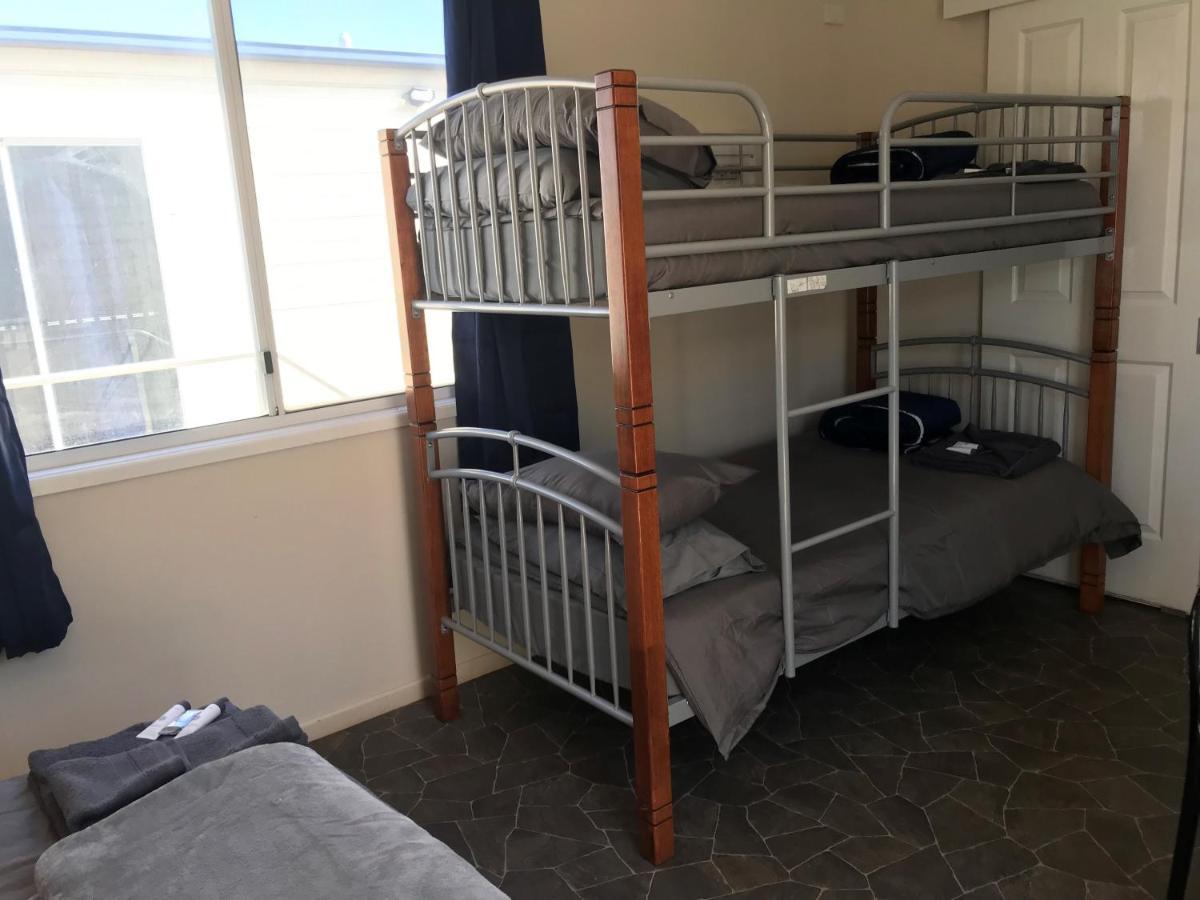 Australian Hotel Winton Budget Hotel Accommodation エクステリア 写真