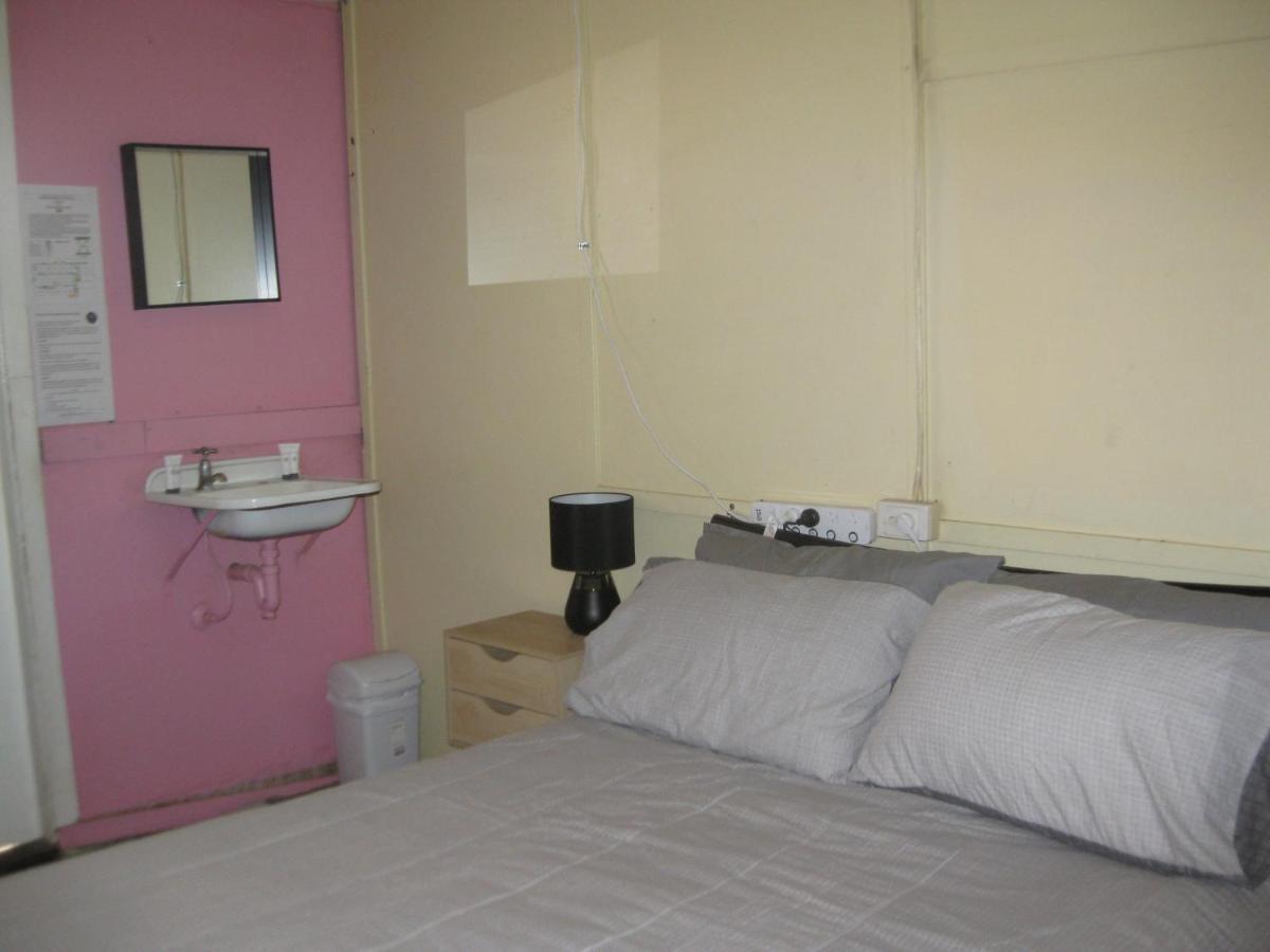 Australian Hotel Winton Budget Hotel Accommodation エクステリア 写真