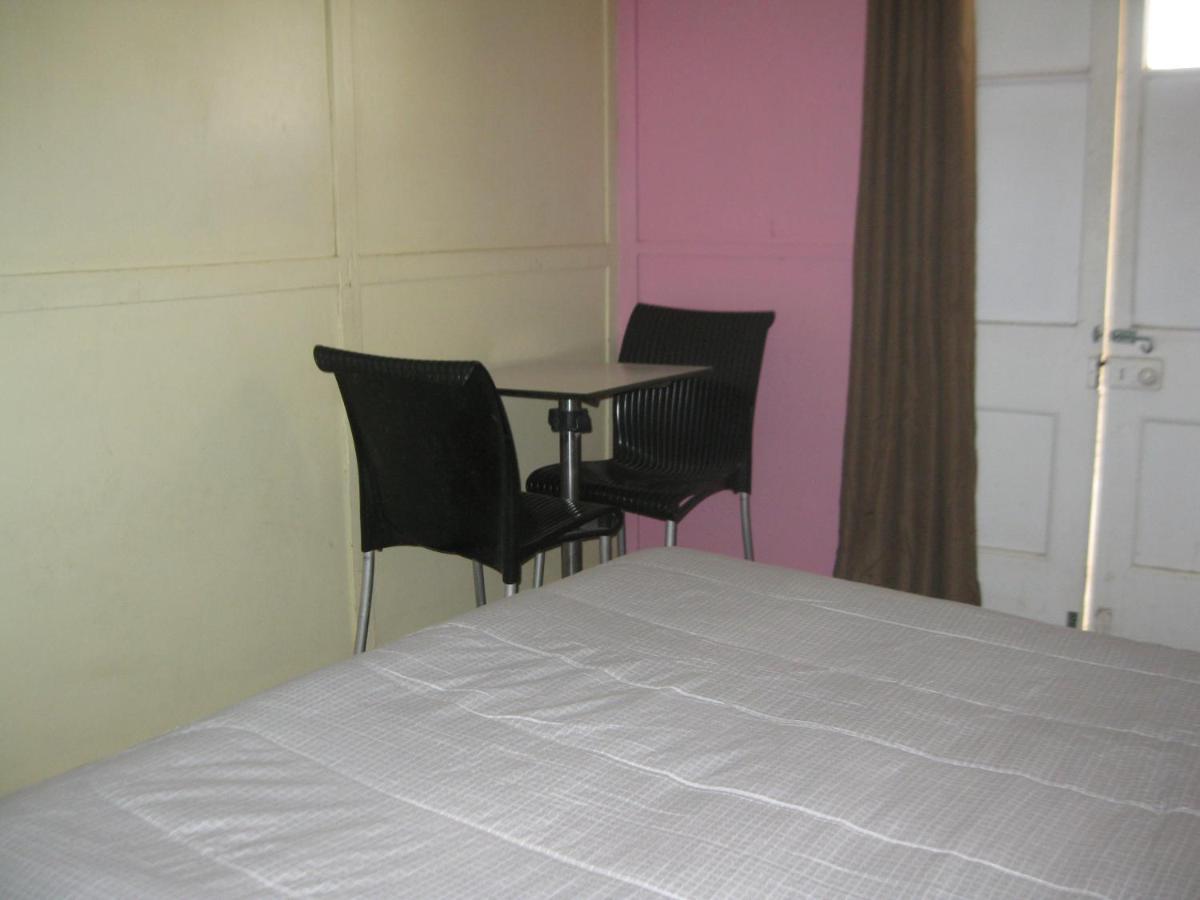Australian Hotel Winton Budget Hotel Accommodation エクステリア 写真