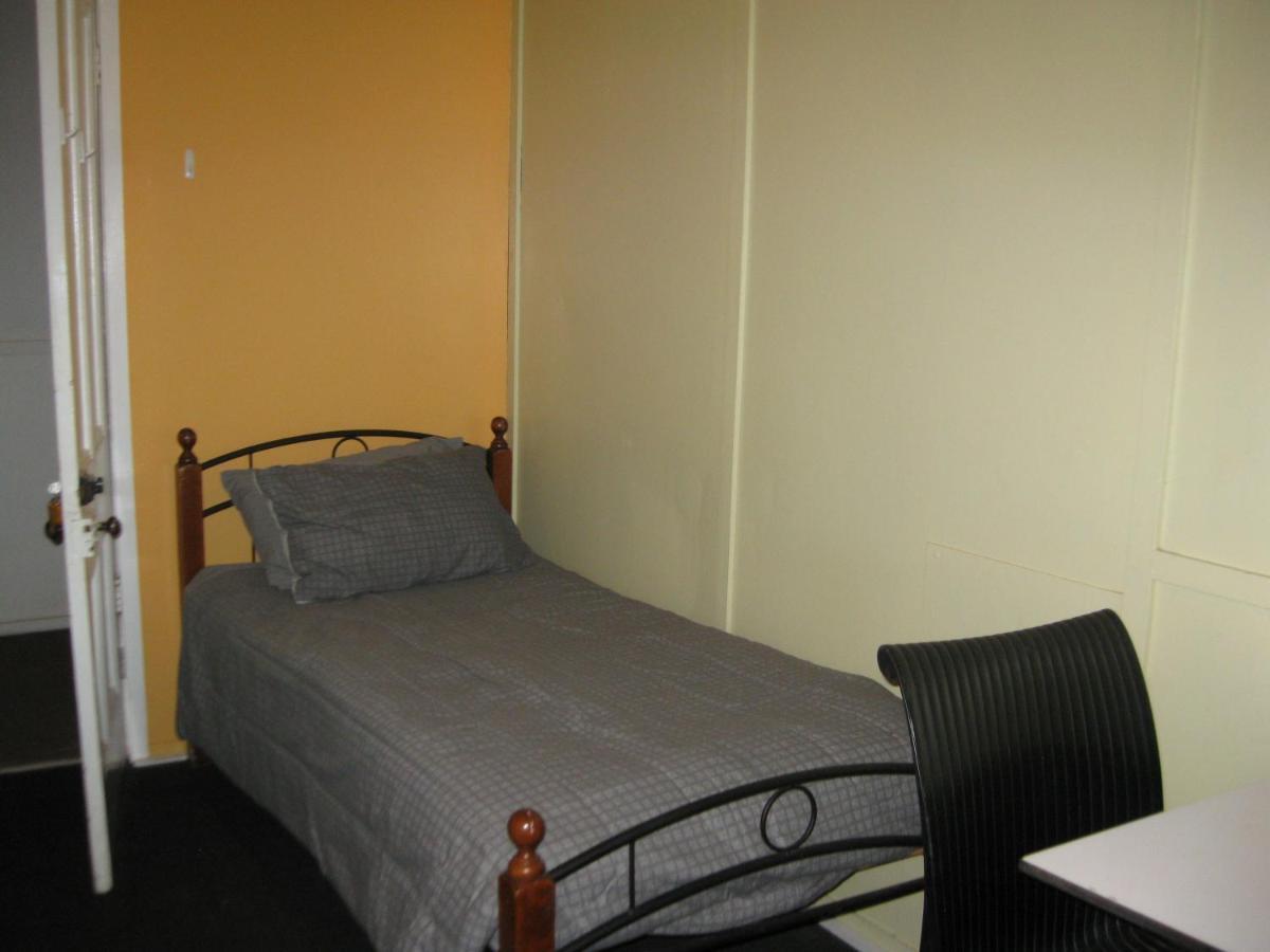 Australian Hotel Winton Budget Hotel Accommodation エクステリア 写真