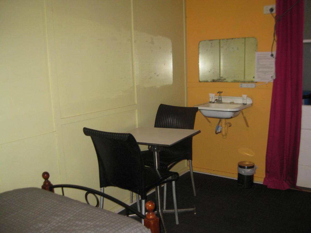 Australian Hotel Winton Budget Hotel Accommodation エクステリア 写真